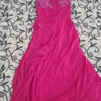 لباس مجلسی|لباس|نجفآباد, قلعه سفید|دیوار