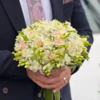 تزئین کار در گل فروشی با حقوق مناسب