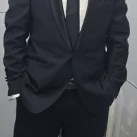تعدادی کت شلوار و کت و شلوار تک