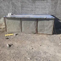 قفس آهنی سگ ومرغ