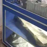 میز و ویترین چوبی در حد نو