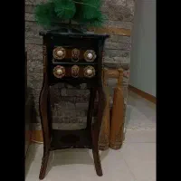 یک عدد میز تلفن