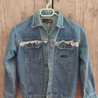 کت لی و چند عدد لباس در حد نو