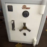 گاوصندوق ۵۵۰ اس دیواره پر