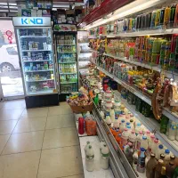 کارگر ساده سوپر مارکت با جای خواب