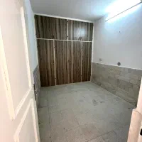 منزل بسیار تمیز و دلباز|اجارهٔ خانه و ویلا|قم, دروازه چوبی|دیوار