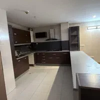 آپارتمان ۱۱۰ متری / دو قدمی رودخونه / میدان انقلاب