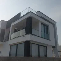 کارگر وردست نصب درب و پنجره  و کرتن وال