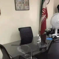 منشی و کارمند آشنا به رایانه اکسل و فروش