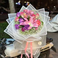 نیروی نیمه حرفه ای خانم یا اقا گلفروشی