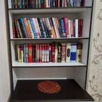 کتابخانه و میز تحریر