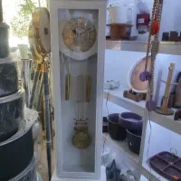 ساعت ایستاده سفید