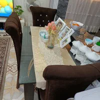 میز ناهار خوری چهار نفره با چهار صندلی کاملا سالم