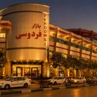 بازار-فردوسی-یک-مانتو-و-شال-روسری
