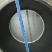 ۲ عدد قابلمه تفلون.  و ۴ عدد قابلمه روی