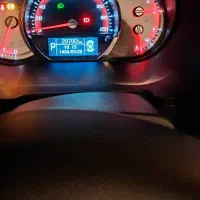 کوئیک مدل ۱۴۰۲بی رنگ سفید سقف مشکی