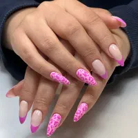 خدمات ناخن با قیمت مناسب(طراحی رایگان)