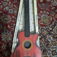 گیتار اسباب‌بازی