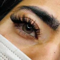 ارائه خدمات مژه و ابرو با قیمت مناسب و کیفیت بالا|خدمات آرایشگری و زیبایی|مشهد, هنرور|دیوار