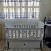 تخت نوزاد کنار مادر گهواره ای