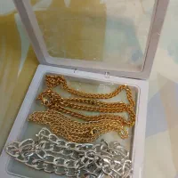 دوعدد گردنبد ودوعدد دستبند رنگ ثابت