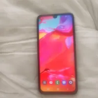 سامسونگ Galaxy A70 با حافظهٔ ۱۲۸ گیگابایت