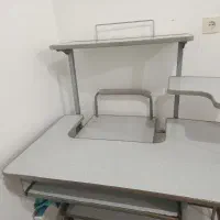 میز کامپیوتر در حد نو