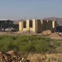 ۱۰۰۰ متر زمین محصور با ساختمان زیر سقف