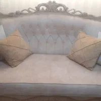 مبل کلاسیک ۸ نفره همراه با جلو مبلی و دومین عسلی