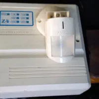 دزدگیرکلاسیک z4با تلفن کننده یه چشمی و دوبلندگو