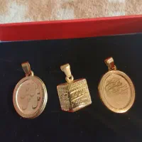 انگشتر طلا و تعدادی پلاک طلا و سکه پارسیان