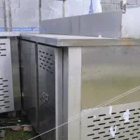 تاپینگ سرد بهمراه فریزر و تعدادی میزکار