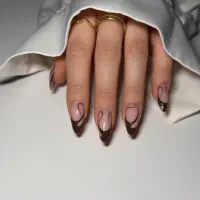 اموزش و خدمات کاشت ناخن