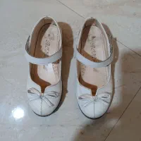 کفش دخترانه ودوعدد لباس گرم