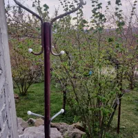 رخت آویز ایستاده و...