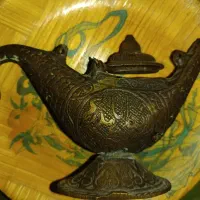 یک چراغ جادو زیرخاکی صاحب و قلمدار