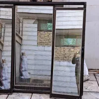 پنجره آلمینیوم  ودر حمام در حد نو