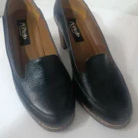 کفش پاشنه دار چرمی