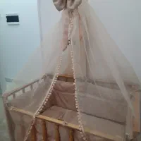 تخت گهواره کنار مادر