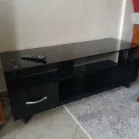 میز تلویزیون شیشه ای