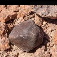 سنگ میخ آب کن