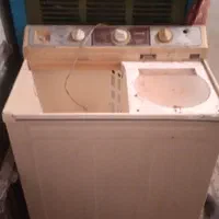 یک عدد ماشین لباس شویی|ماشین لباسشویی و خشک‌کن لباس|بروجرد, |دیوار