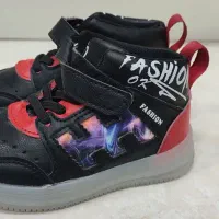 کفش بچگانه  سایز۲۴تا۲۶درحدنو دو بار استفاده شده