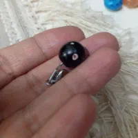 سنگ قدیمی با تسبیح قدیمی