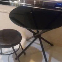 مبل راحتی. میز و صندلی صبحانه.دوعدد صندلی