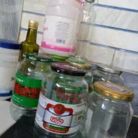 تعدادی‌شیشه‌ودبه‌پلاستیکی‌برای‌فروش.