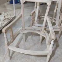 تعدادی قطعه مبل نچشبیده