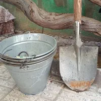 بیل فیل نشان دسته جودون و سطل باغی