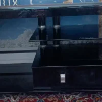 میز تلویزیون شیشه ای درحد نو