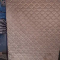 تشک تخت  دو نفره و کمد فلزی  ایستاده قدیمی